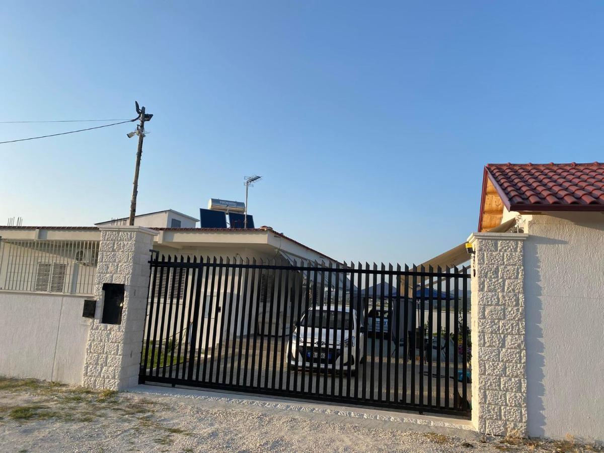Bujtina Cela بيرات المظهر الخارجي الصورة